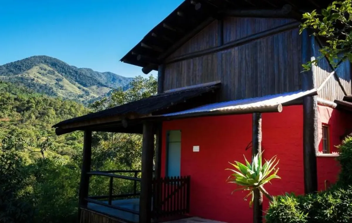 Bangalô romântico com banheira ao ar livre e deck privativo — foto 6