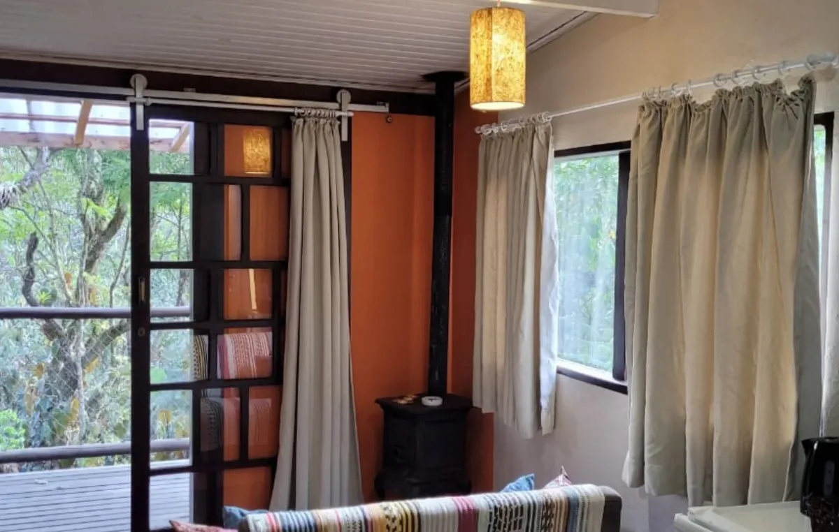 Casa da Árvore com varanda integrada à mata — foto 3
