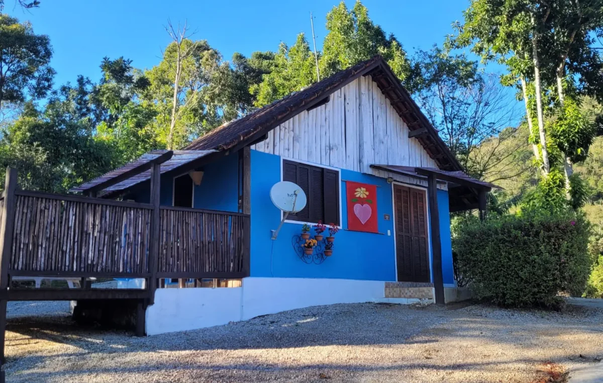 Chalé Lareira com lareira acesa e living aconchegante — foto 6
