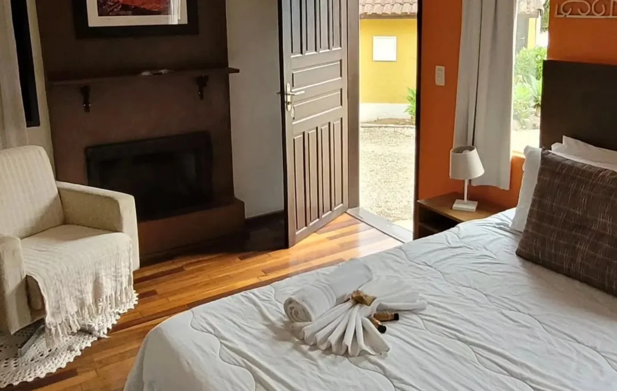 Chalé Superior com dois quartos e varanda privativa — foto 8