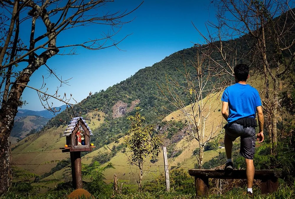 Trilha na mata atlântica da Reserva Santa Bárbara